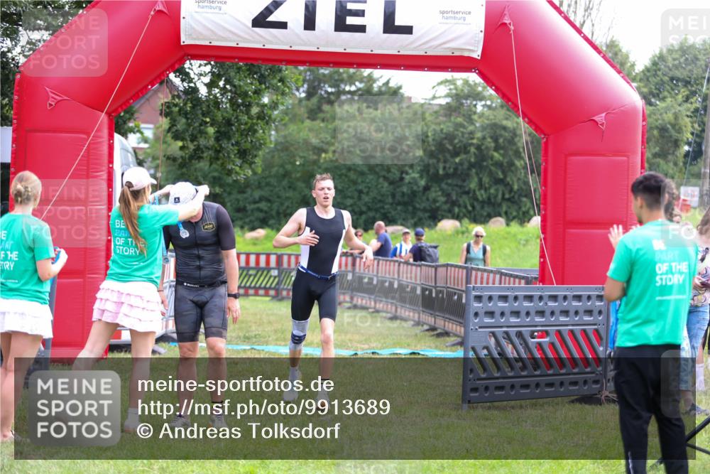 21.06.2026 - 29. Vierlanden-Triathlon Andreas Tolksdorf http://msf.ph/oto/9913689 21.06.2026 11:11:41 Ziel 336, 395 meine-sportfotos.de