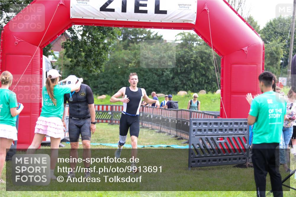 21.06.2026 - 29. Vierlanden-Triathlon Andreas Tolksdorf http://msf.ph/oto/9913691 21.06.2026 11:11:42 Ziel 336 meine-sportfotos.de