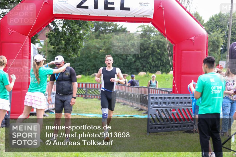 21.06.2026 - 29. Vierlanden-Triathlon Andreas Tolksdorf http://msf.ph/oto/9913698 21.06.2026 11:11:42 Ziel 336 meine-sportfotos.de