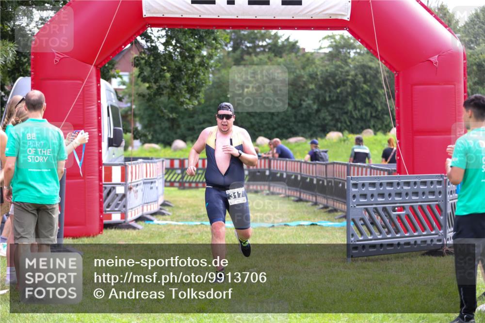 21.06.2026 - 29. Vierlanden-Triathlon Andreas Tolksdorf http://msf.ph/oto/9913706 21.06.2026 11:12:03 Ziel 317 meine-sportfotos.de