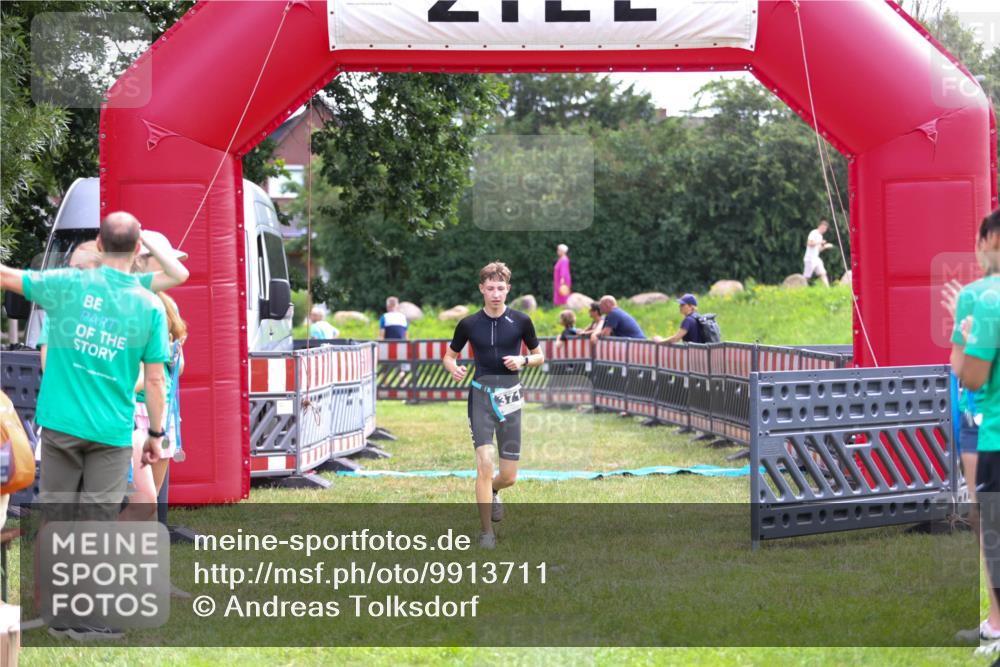 21.06.2026 - 29. Vierlanden-Triathlon Andreas Tolksdorf http://msf.ph/oto/9913711 21.06.2026 11:12:26 Ziel  meine-sportfotos.de