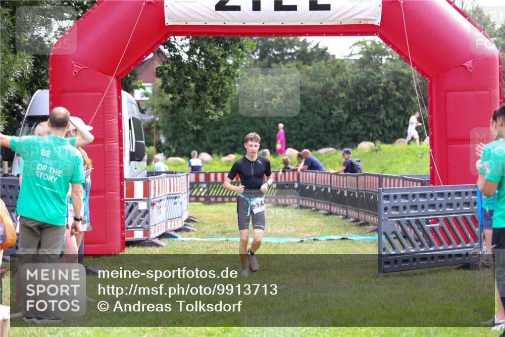 21.06.2026 - 29. Vierlanden-Triathlon Andreas Tolksdorf http://msf.ph/oto/9913713 21.06.2026 11:12:26 Ziel  meine-sportfotos.de