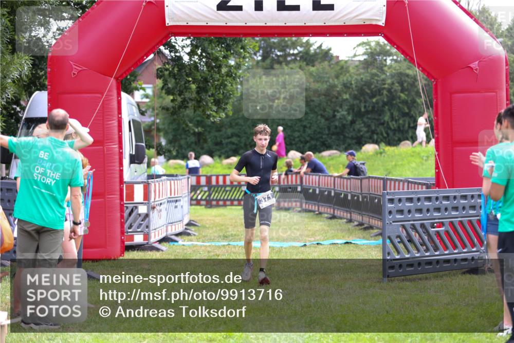 21.06.2026 - 29. Vierlanden-Triathlon Andreas Tolksdorf http://msf.ph/oto/9913716 21.06.2026 11:12:26 Ziel  meine-sportfotos.de