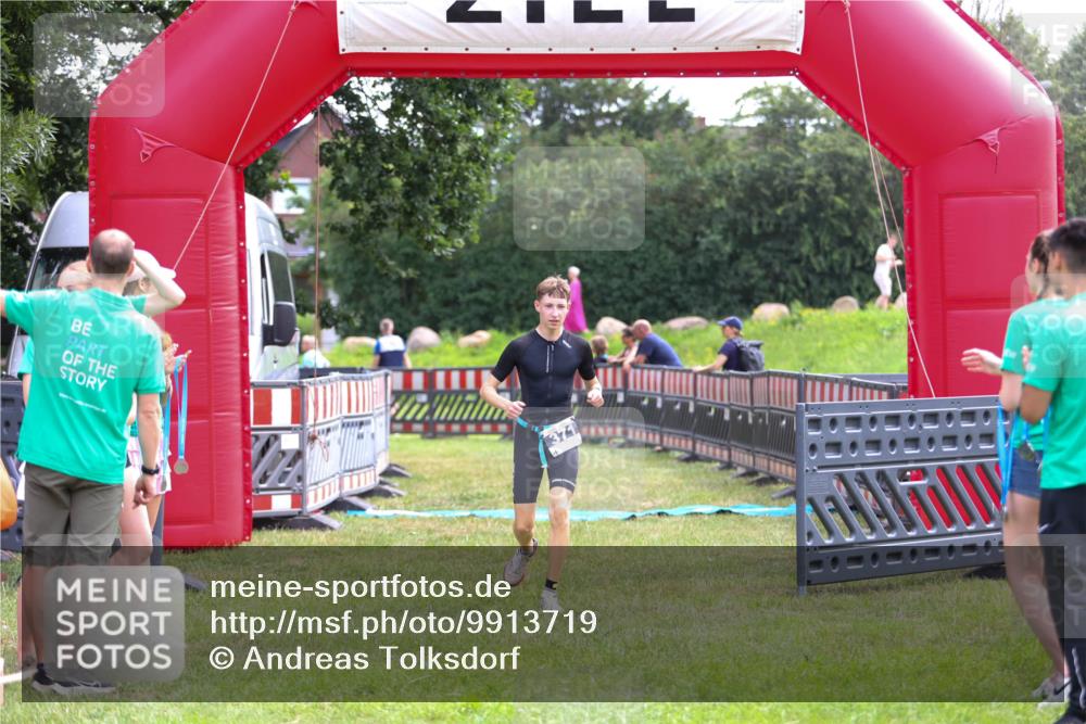 21.06.2026 - 29. Vierlanden-Triathlon Andreas Tolksdorf http://msf.ph/oto/9913719 21.06.2026 11:12:26 Ziel  meine-sportfotos.de