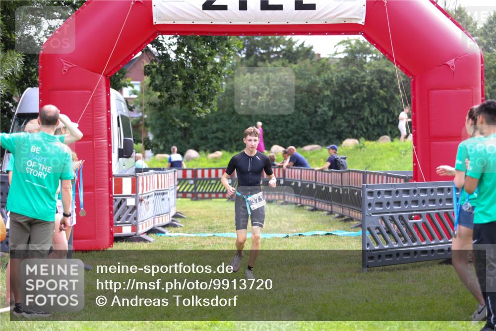 21.06.2026 - 29. Vierlanden-Triathlon Andreas Tolksdorf http://msf.ph/oto/9913720 21.06.2026 11:12:26 Ziel  meine-sportfotos.de