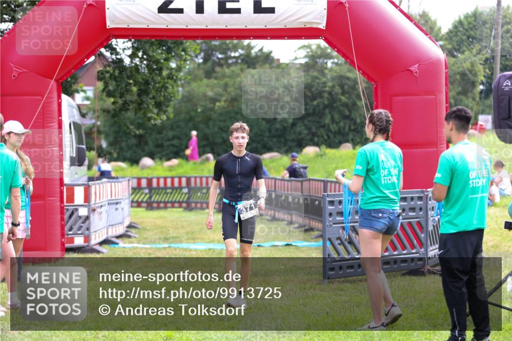 21.06.2026 - 29. Vierlanden-Triathlon Andreas Tolksdorf http://msf.ph/oto/9913725 21.06.2026 11:12:27 Ziel  meine-sportfotos.de