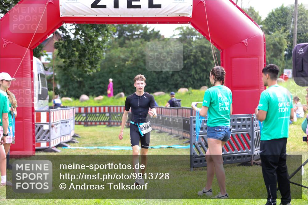 21.06.2026 - 29. Vierlanden-Triathlon Andreas Tolksdorf http://msf.ph/oto/9913728 21.06.2026 11:12:27 Ziel  meine-sportfotos.de