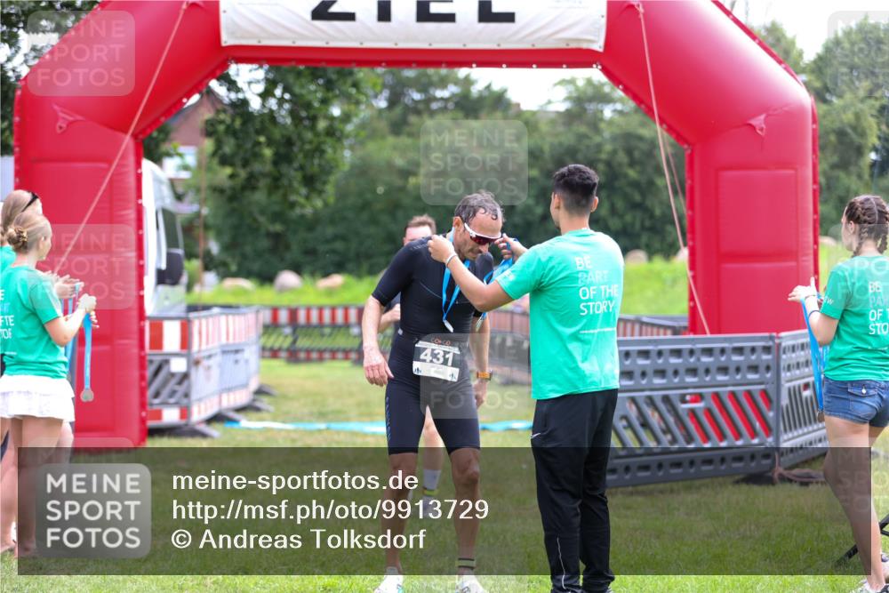 21.06.2026 - 29. Vierlanden-Triathlon Andreas Tolksdorf http://msf.ph/oto/9913729 21.06.2026 11:12:45 Ziel 303 meine-sportfotos.de