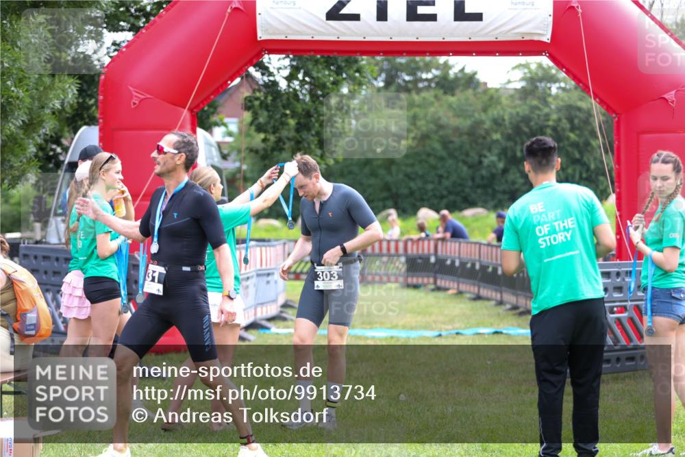 21.06.2026 - 29. Vierlanden-Triathlon Andreas Tolksdorf http://msf.ph/oto/9913734 21.06.2026 11:12:47 Ziel 303 meine-sportfotos.de