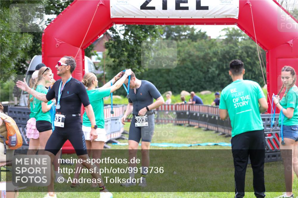21.06.2026 - 29. Vierlanden-Triathlon Andreas Tolksdorf http://msf.ph/oto/9913736 21.06.2026 11:12:47 Ziel 303 meine-sportfotos.de