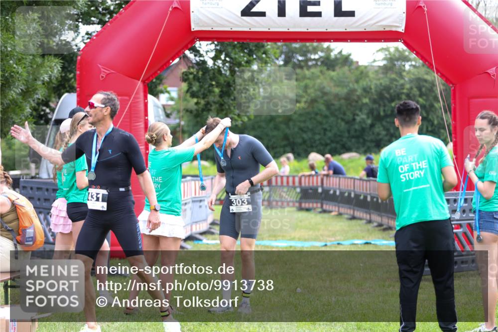 21.06.2026 - 29. Vierlanden-Triathlon Andreas Tolksdorf http://msf.ph/oto/9913738 21.06.2026 11:12:47 Ziel 303 meine-sportfotos.de