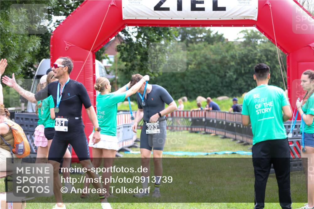 21.06.2026 - 29. Vierlanden-Triathlon Andreas Tolksdorf http://msf.ph/oto/9913739 21.06.2026 11:12:47 Ziel 303 meine-sportfotos.de