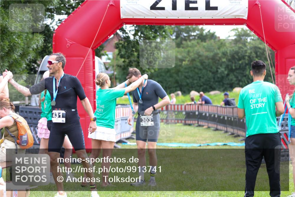 21.06.2026 - 29. Vierlanden-Triathlon Andreas Tolksdorf http://msf.ph/oto/9913741 21.06.2026 11:12:47 Ziel 303 meine-sportfotos.de