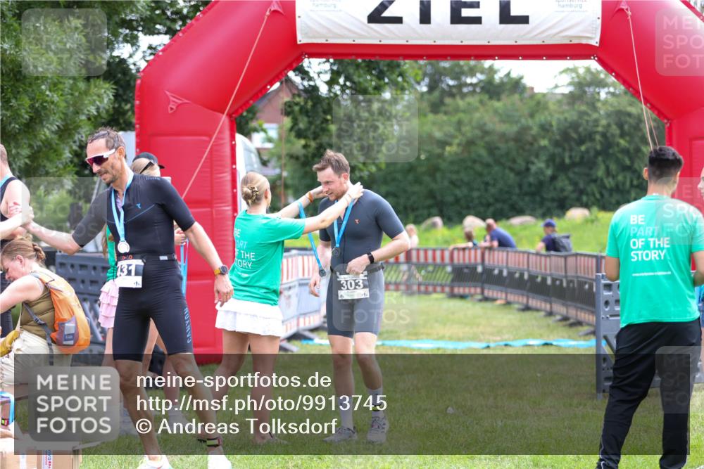 21.06.2026 - 29. Vierlanden-Triathlon Andreas Tolksdorf http://msf.ph/oto/9913745 21.06.2026 11:12:47 Ziel 303 meine-sportfotos.de
