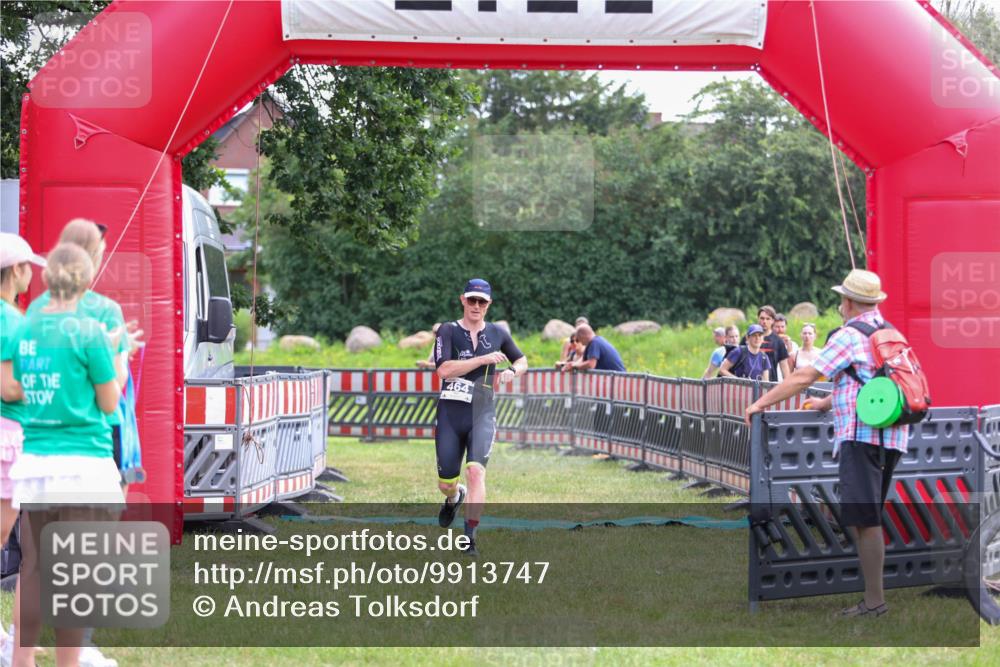 21.06.2026 - 29. Vierlanden-Triathlon Andreas Tolksdorf http://msf.ph/oto/9913747 21.06.2026 11:14:33 Ziel 464 meine-sportfotos.de