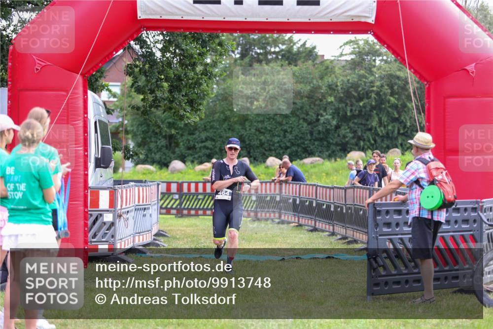 21.06.2026 - 29. Vierlanden-Triathlon Andreas Tolksdorf http://msf.ph/oto/9913748 21.06.2026 11:14:33 Ziel 464 meine-sportfotos.de