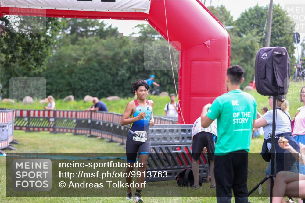 21.06.2026 - 29. Vierlanden-Triathlon Andreas Tolksdorf http://msf.ph/oto/9913763 21.06.2026 11:14:57 Ziel 358, 454 meine-sportfotos.de