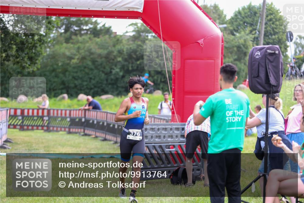 21.06.2026 - 29. Vierlanden-Triathlon Andreas Tolksdorf http://msf.ph/oto/9913764 21.06.2026 11:14:57 Ziel 358, 454 meine-sportfotos.de