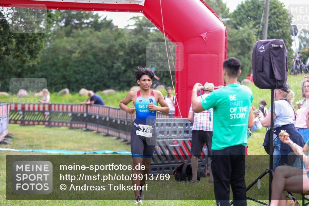 21.06.2026 - 29. Vierlanden-Triathlon Andreas Tolksdorf http://msf.ph/oto/9913769 21.06.2026 11:14:57 Ziel 358, 454 meine-sportfotos.de