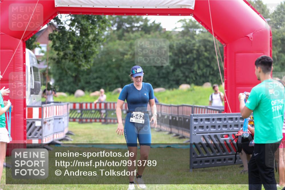 21.06.2026 - 29. Vierlanden-Triathlon Andreas Tolksdorf http://msf.ph/oto/9913789 21.06.2026 11:15:19 Ziel 473, 542 meine-sportfotos.de