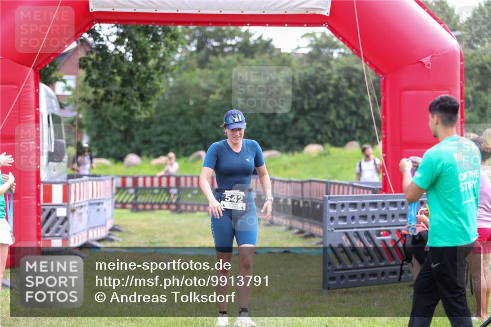 21.06.2026 - 29. Vierlanden-Triathlon Andreas Tolksdorf http://msf.ph/oto/9913791 21.06.2026 11:15:19 Ziel 473, 542 meine-sportfotos.de