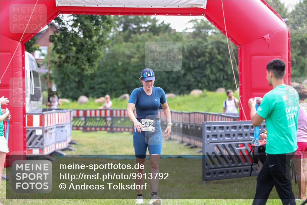 21.06.2026 - 29. Vierlanden-Triathlon Andreas Tolksdorf http://msf.ph/oto/9913792 21.06.2026 11:15:19 Ziel 473, 542 meine-sportfotos.de
