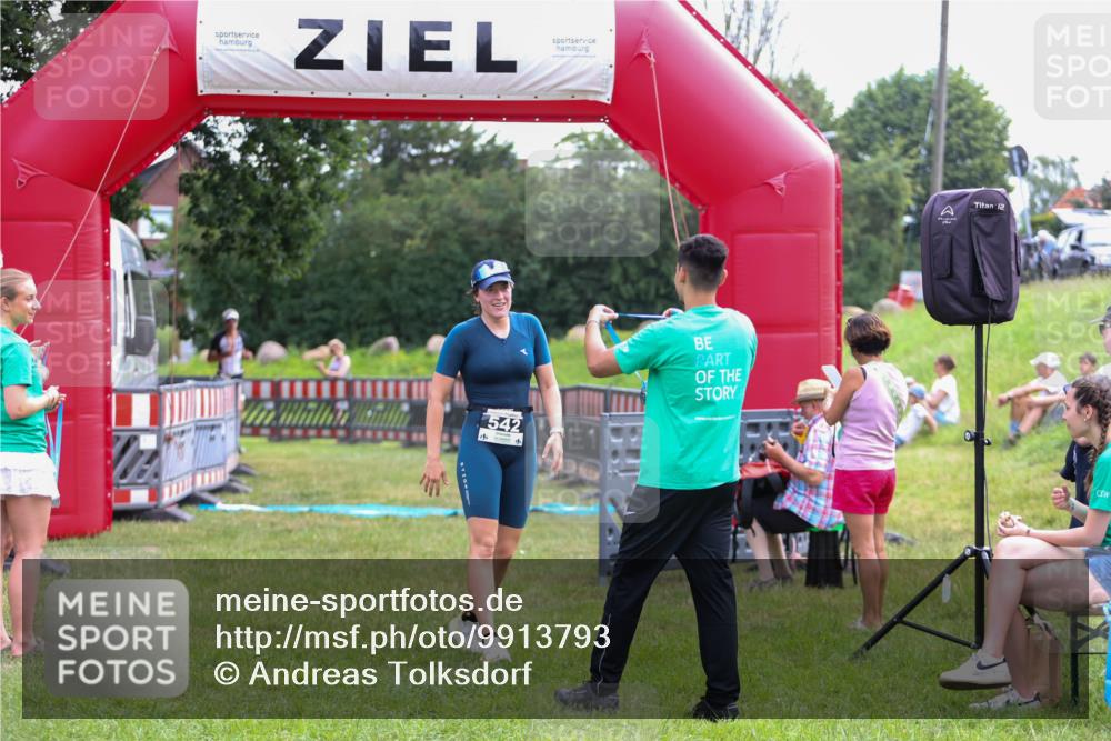 21.06.2026 - 29. Vierlanden-Triathlon Andreas Tolksdorf http://msf.ph/oto/9913793 21.06.2026 11:15:20 Ziel 473, 542 meine-sportfotos.de