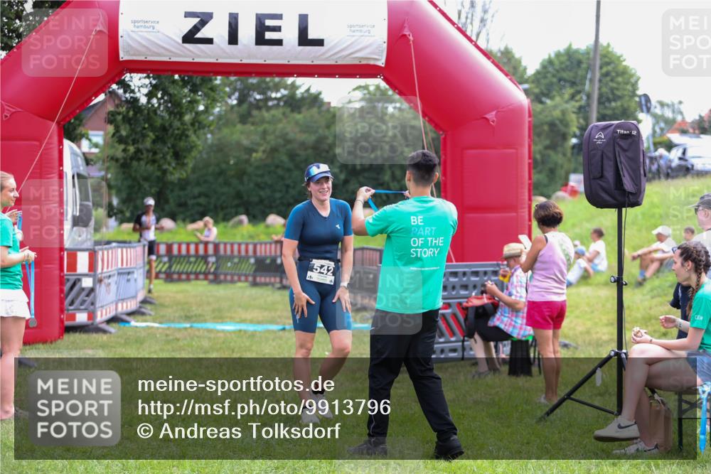 21.06.2026 - 29. Vierlanden-Triathlon Andreas Tolksdorf http://msf.ph/oto/9913796 21.06.2026 11:15:20 Ziel 473, 542 meine-sportfotos.de