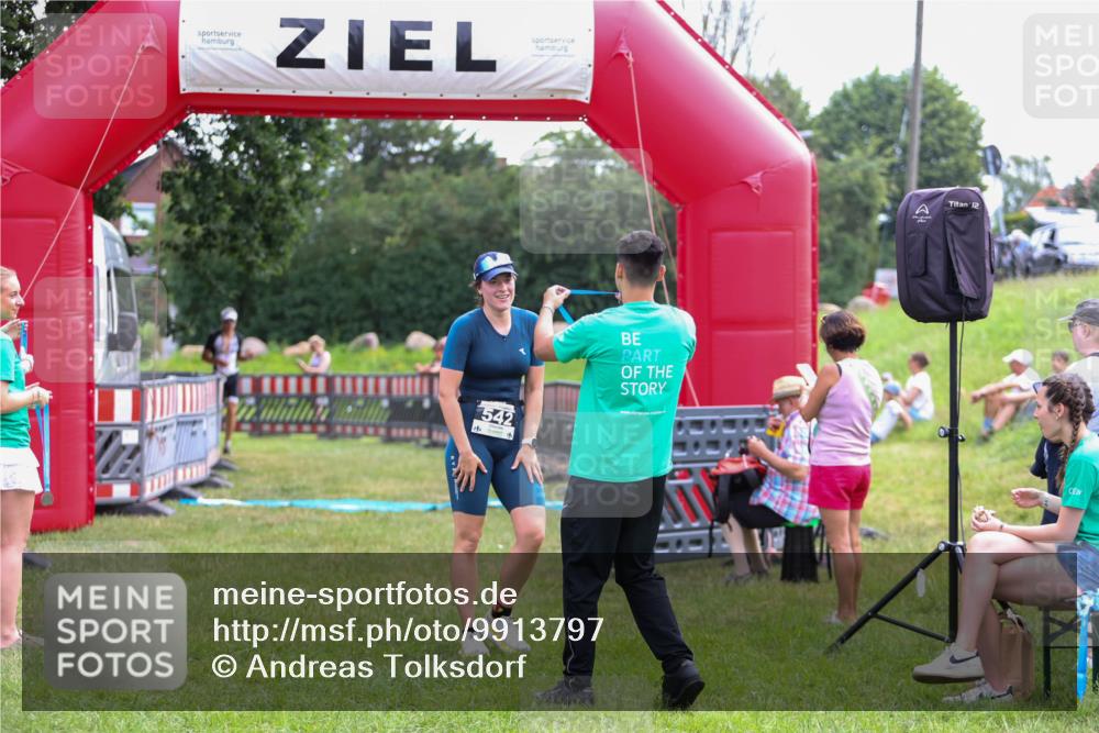 21.06.2026 - 29. Vierlanden-Triathlon Andreas Tolksdorf http://msf.ph/oto/9913797 21.06.2026 11:15:20 Ziel 473, 542 meine-sportfotos.de