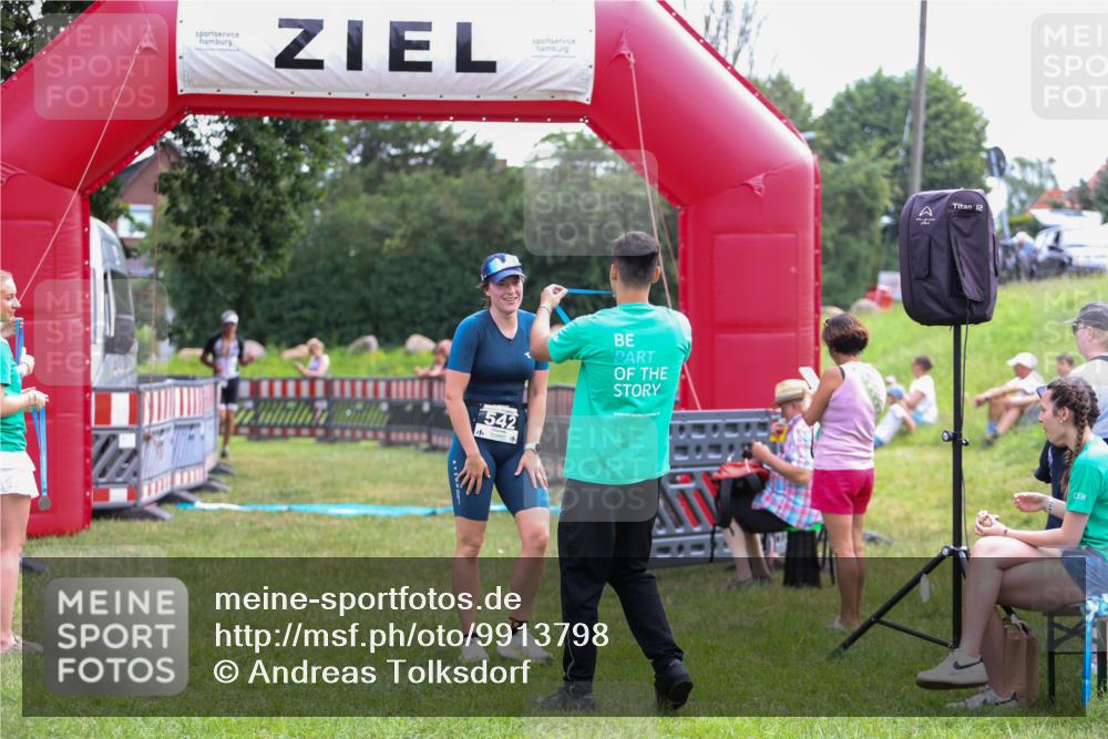 21.06.2026 - 29. Vierlanden-Triathlon Andreas Tolksdorf http://msf.ph/oto/9913798 21.06.2026 11:15:20 Ziel 473, 542 meine-sportfotos.de
