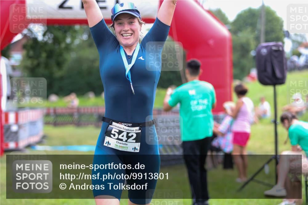 21.06.2026 - 29. Vierlanden-Triathlon Andreas Tolksdorf http://msf.ph/oto/9913801 21.06.2026 11:15:31 Ziel  meine-sportfotos.de
