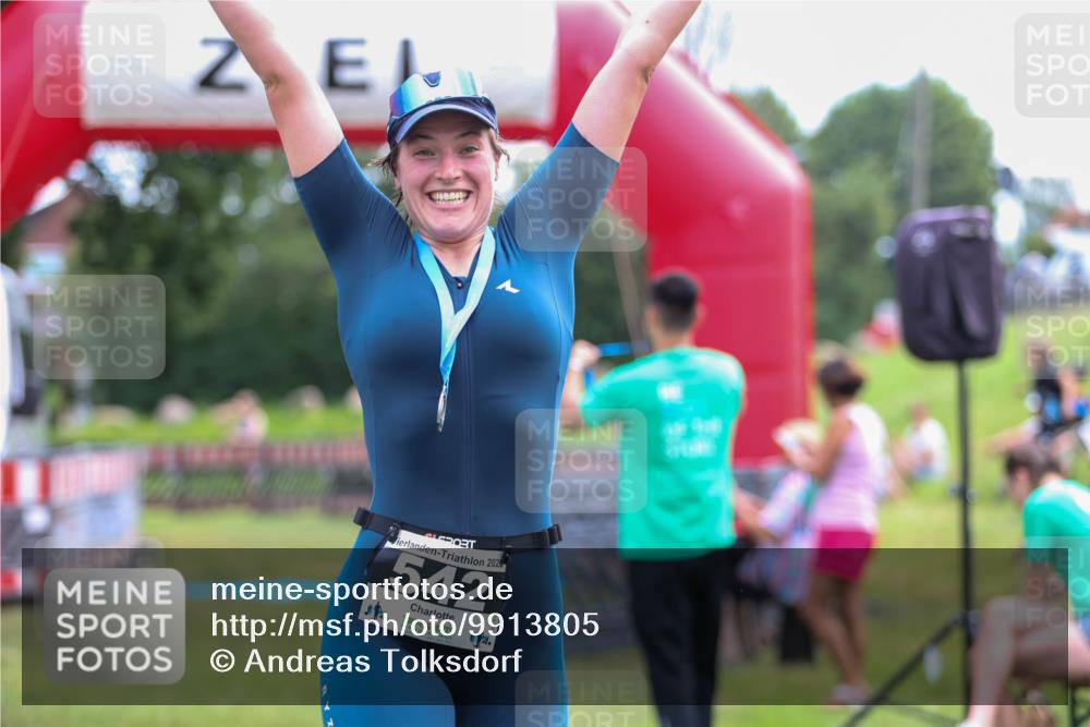 21.06.2026 - 29. Vierlanden-Triathlon Andreas Tolksdorf http://msf.ph/oto/9913805 21.06.2026 11:15:31 Ziel  meine-sportfotos.de