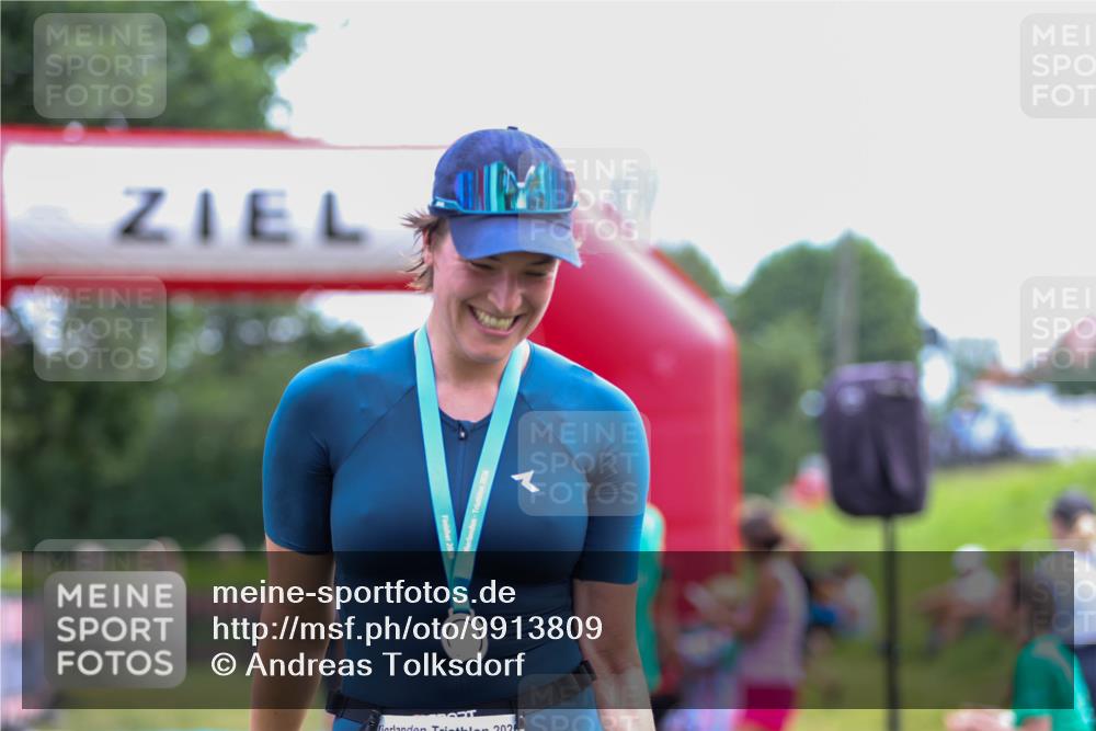 21.06.2026 - 29. Vierlanden-Triathlon Andreas Tolksdorf http://msf.ph/oto/9913809 21.06.2026 11:15:32 Ziel  meine-sportfotos.de