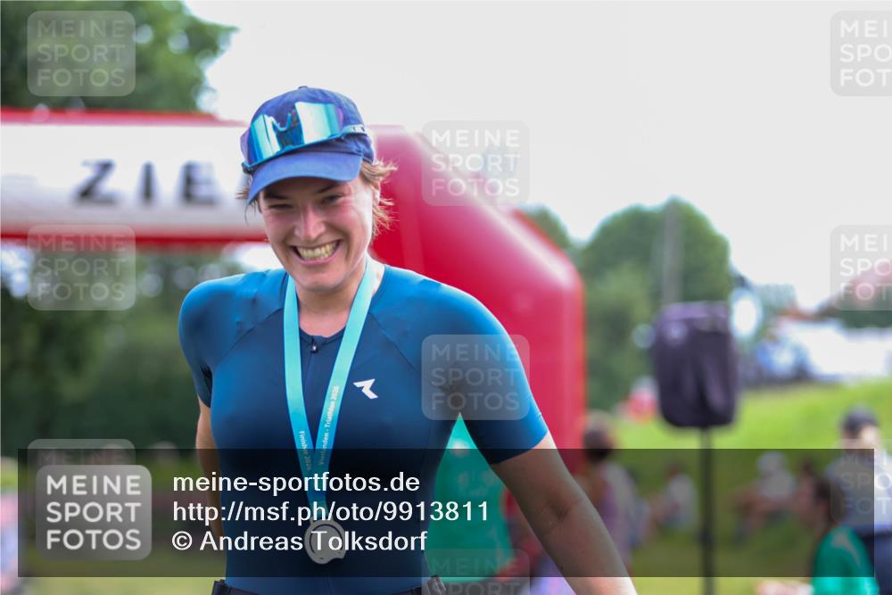 21.06.2026 - 29. Vierlanden-Triathlon Andreas Tolksdorf http://msf.ph/oto/9913811 21.06.2026 11:15:32 Ziel  meine-sportfotos.de