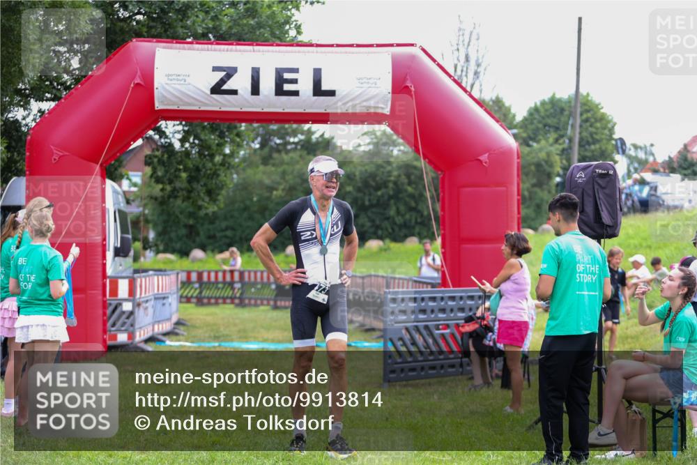21.06.2026 - 29. Vierlanden-Triathlon Andreas Tolksdorf http://msf.ph/oto/9913814 21.06.2026 11:15:38 Ziel  meine-sportfotos.de