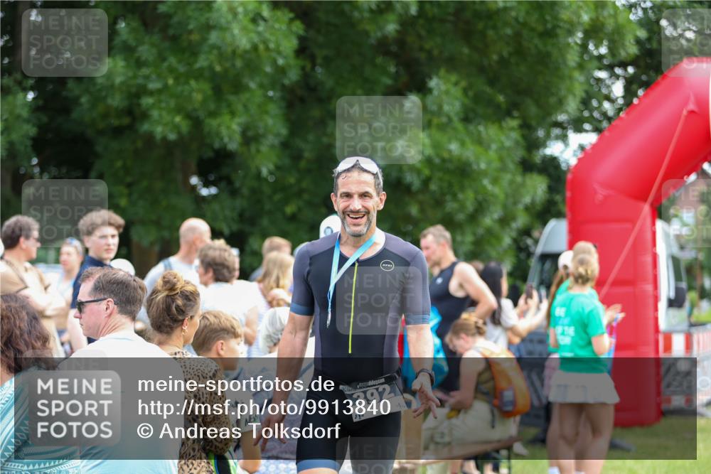 21.06.2026 - 29. Vierlanden-Triathlon Andreas Tolksdorf http://msf.ph/oto/9913840 21.06.2026 11:16:10 Ziel 313 meine-sportfotos.de