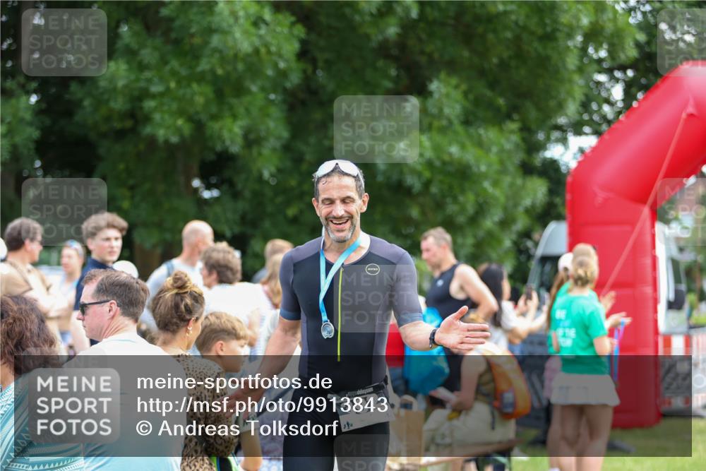 21.06.2026 - 29. Vierlanden-Triathlon Andreas Tolksdorf http://msf.ph/oto/9913843 21.06.2026 11:16:10 Ziel 313 meine-sportfotos.de