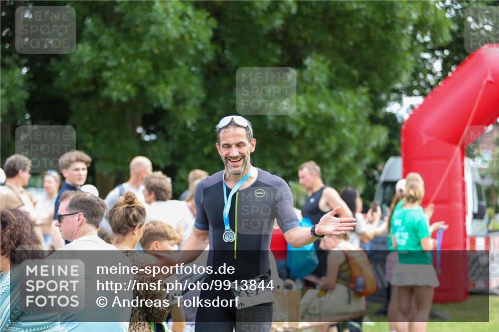 21.06.2026 - 29. Vierlanden-Triathlon Andreas Tolksdorf http://msf.ph/oto/9913844 21.06.2026 11:16:10 Ziel 313 meine-sportfotos.de