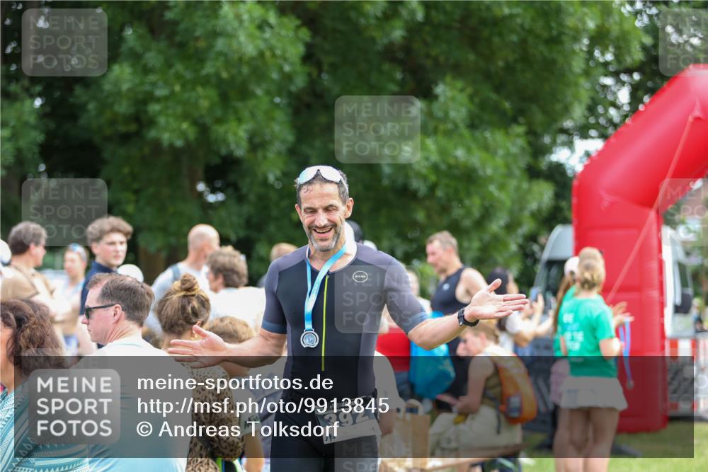 21.06.2026 - 29. Vierlanden-Triathlon Andreas Tolksdorf http://msf.ph/oto/9913845 21.06.2026 11:16:10 Ziel 313 meine-sportfotos.de