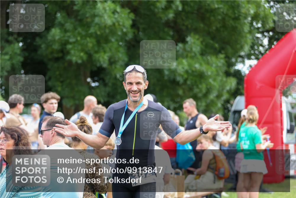 21.06.2026 - 29. Vierlanden-Triathlon Andreas Tolksdorf http://msf.ph/oto/9913847 21.06.2026 11:16:11 Ziel 313 meine-sportfotos.de