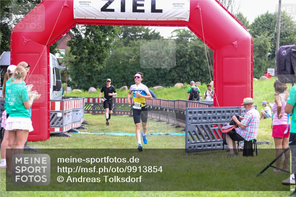 21.06.2026 - 29. Vierlanden-Triathlon Andreas Tolksdorf http://msf.ph/oto/9913854 21.06.2026 11:16:14 Ziel 313, 609 meine-sportfotos.de