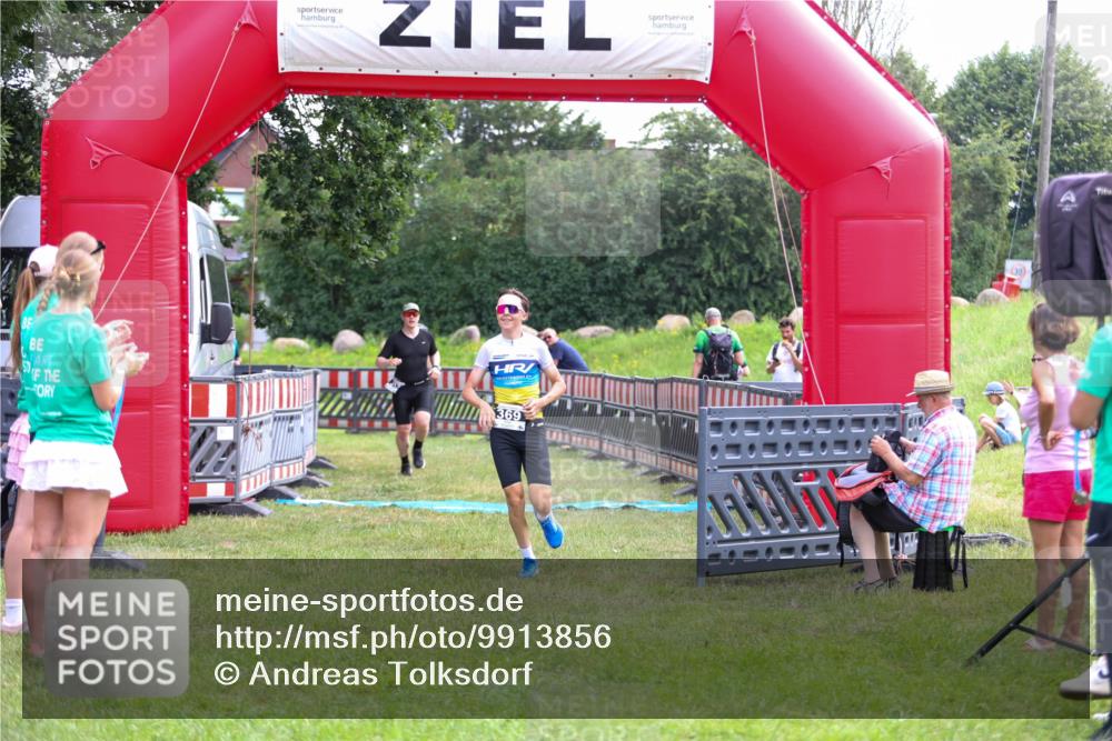 21.06.2026 - 29. Vierlanden-Triathlon Andreas Tolksdorf http://msf.ph/oto/9913856 21.06.2026 11:16:14 Ziel 313, 609 meine-sportfotos.de