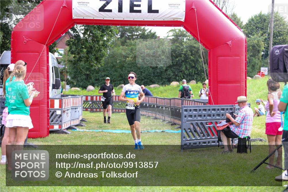 21.06.2026 - 29. Vierlanden-Triathlon Andreas Tolksdorf http://msf.ph/oto/9913857 21.06.2026 11:16:14 Ziel 313, 609 meine-sportfotos.de