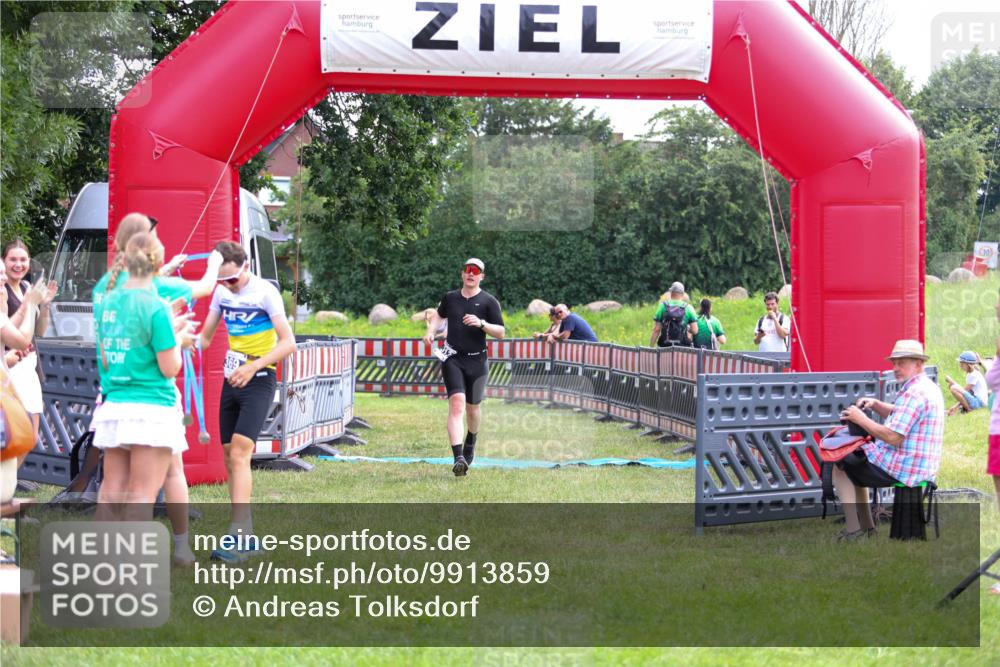 21.06.2026 - 29. Vierlanden-Triathlon Andreas Tolksdorf http://msf.ph/oto/9913859 21.06.2026 11:16:16 Ziel 313, 609 meine-sportfotos.de