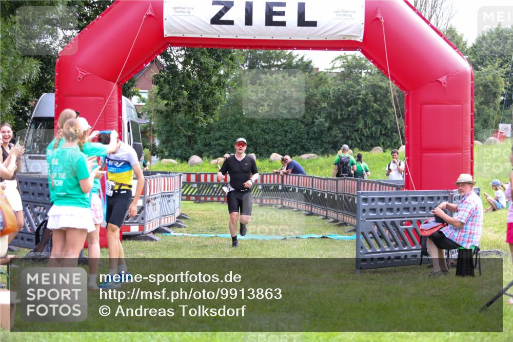 21.06.2026 - 29. Vierlanden-Triathlon Andreas Tolksdorf http://msf.ph/oto/9913863 21.06.2026 11:16:16 Ziel 313, 609 meine-sportfotos.de