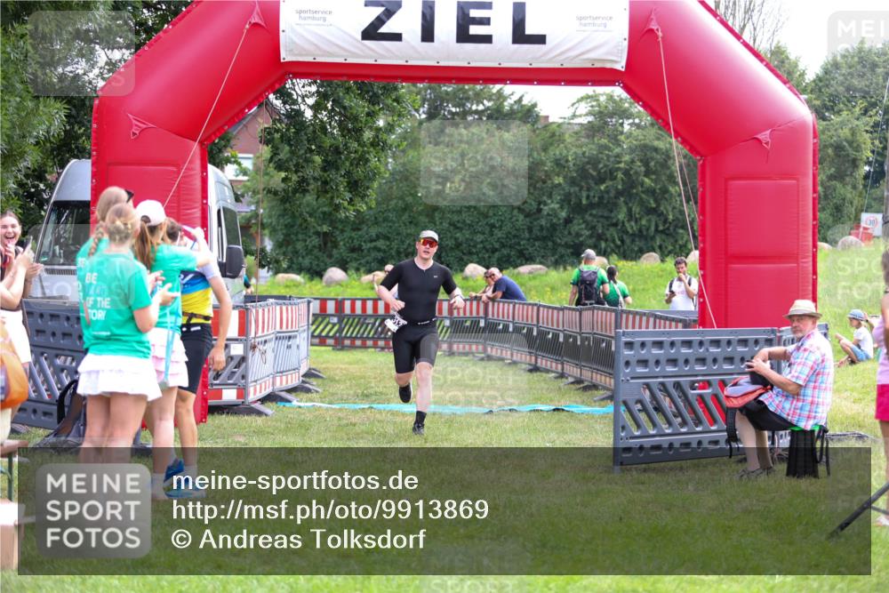 21.06.2026 - 29. Vierlanden-Triathlon Andreas Tolksdorf http://msf.ph/oto/9913869 21.06.2026 11:16:16 Ziel 313, 609 meine-sportfotos.de