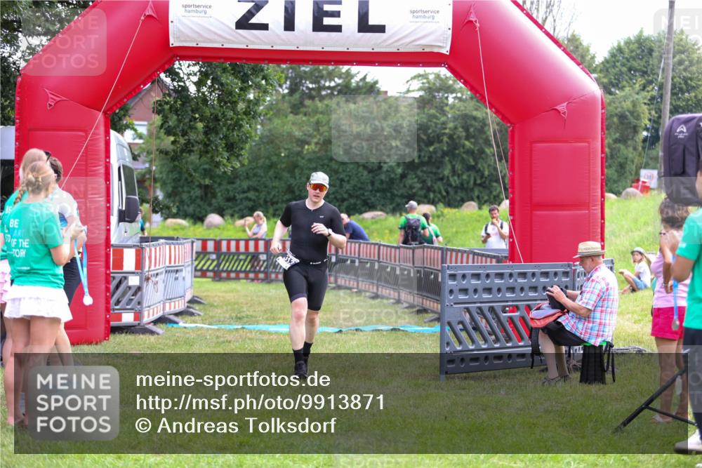 21.06.2026 - 29. Vierlanden-Triathlon Andreas Tolksdorf http://msf.ph/oto/9913871 21.06.2026 11:16:17 Ziel 313, 609 meine-sportfotos.de