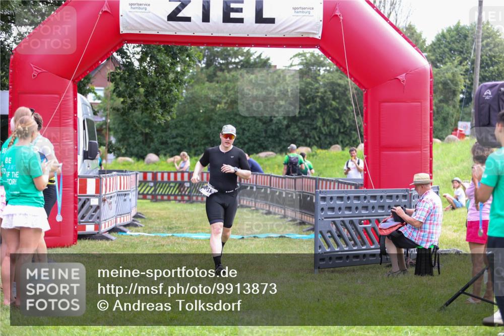 21.06.2026 - 29. Vierlanden-Triathlon Andreas Tolksdorf http://msf.ph/oto/9913873 21.06.2026 11:16:17 Ziel 313, 609 meine-sportfotos.de