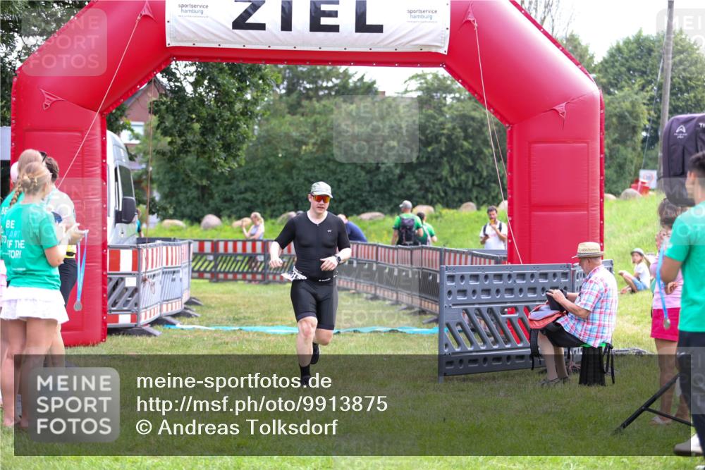 21.06.2026 - 29. Vierlanden-Triathlon Andreas Tolksdorf http://msf.ph/oto/9913875 21.06.2026 11:16:17 Ziel 313, 609 meine-sportfotos.de