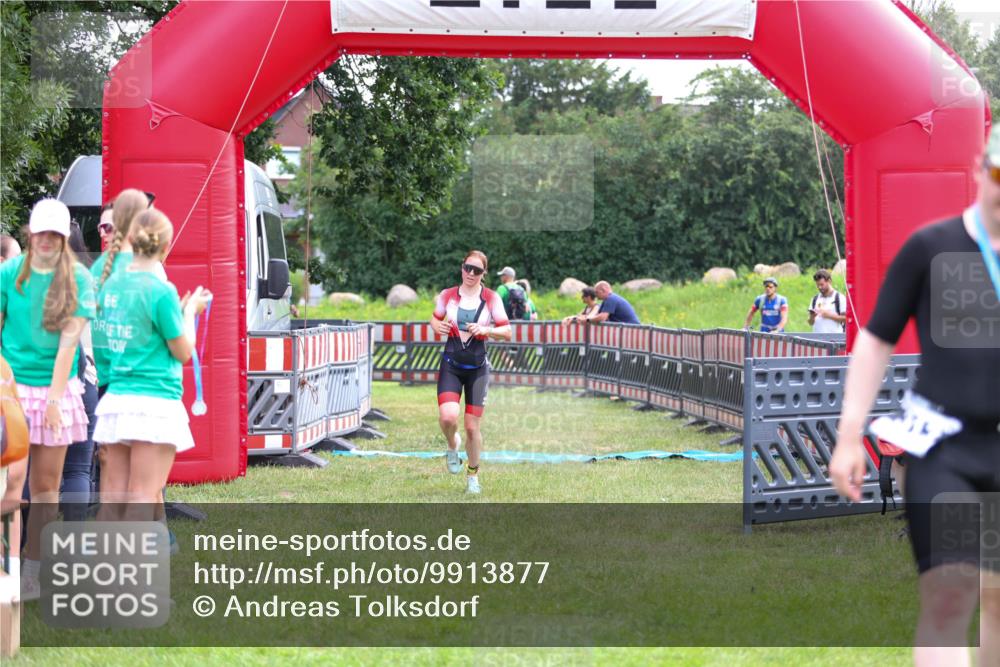 21.06.2026 - 29. Vierlanden-Triathlon Andreas Tolksdorf http://msf.ph/oto/9913877 21.06.2026 11:16:24 Ziel 449, 609 meine-sportfotos.de